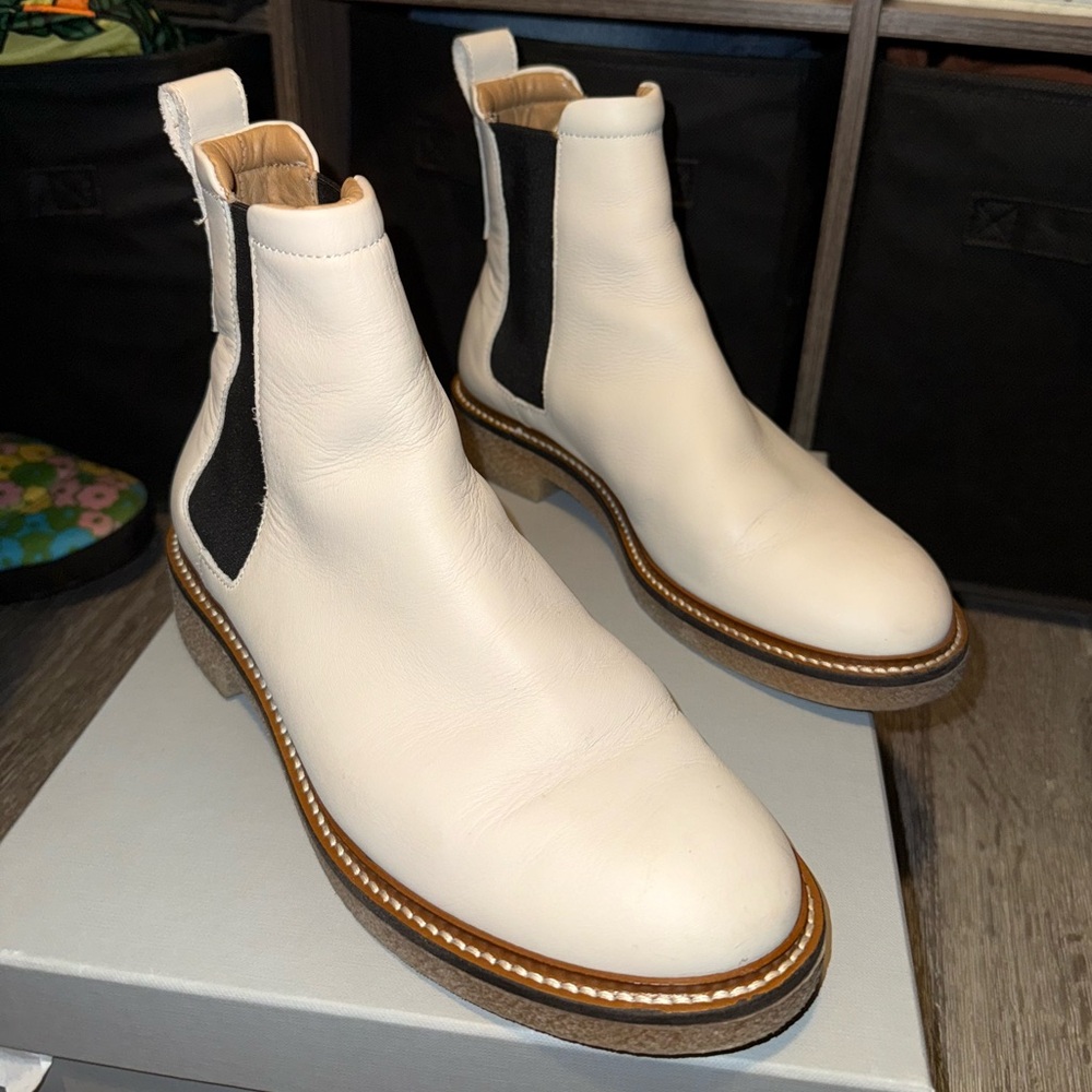 Everlane The Italian Leather Chelsea Boot